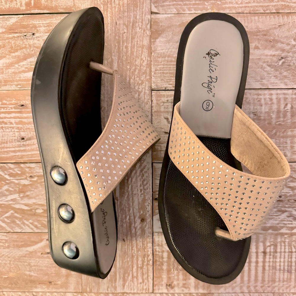 🌟Charlie Paige Rhinestone Flip Flop Wedges Sandals🌟 ~9